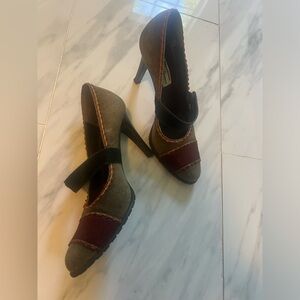 Alberta ferretti designer pumps.